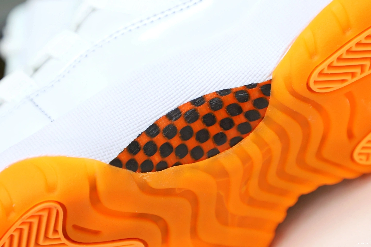 11 CITRUS' 'BRIGHT WMNS LOW RETRO JORDAN AIR 1104